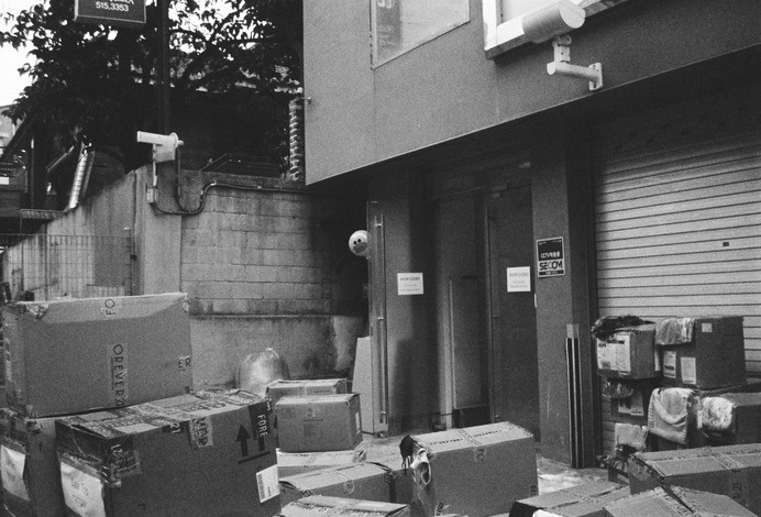 Hide and Seek; Seoul, Korea. ©kyū saŋ lee