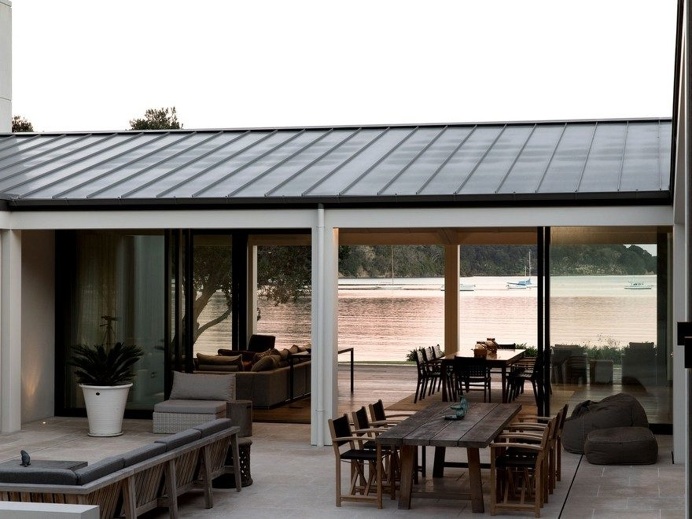 Modern Coastal Home Designed as a One-Story Pavilion Open to the Beach 3
