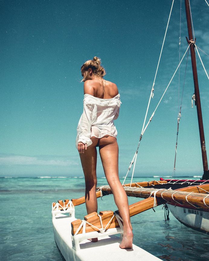 Awesome Female Lifestyle Portrait Photography by Roalyver Lopez