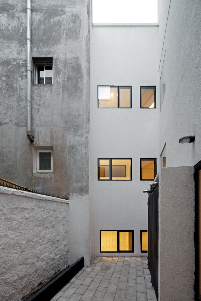 Edificio e.RC by MAPA.a. #architecture #minimalist #mapaa