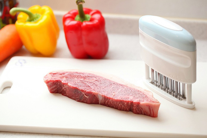 The niXaX is an easy #steak #tenderizer that will make your steak more tender in less than 20 seconds! Bon appetite! #productdesign #modern