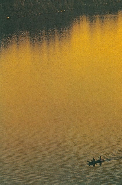 scxchw.jpg (JPEG Image, 422x640 pixels) #lake #yellow #photography #sunrise #golden #canoe #sunset