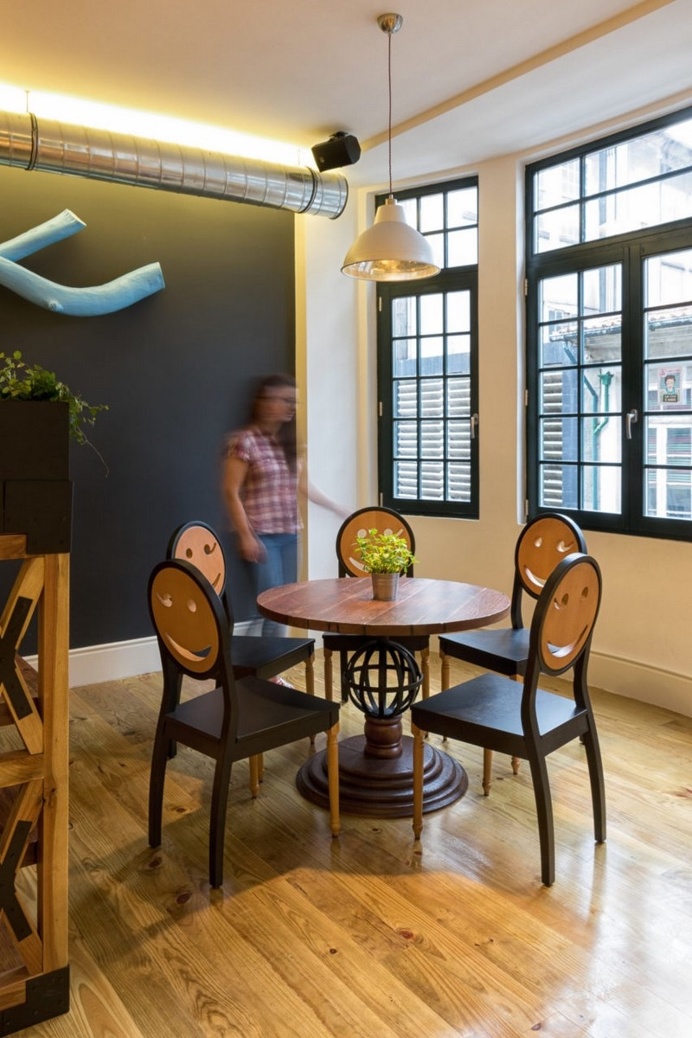 Nice Way Hostel Porto by Yaroslav Galant