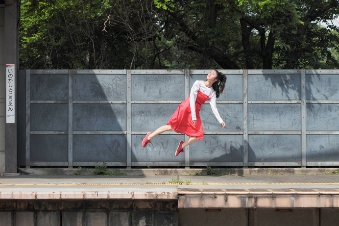Yowayowa Camera Woman Diary: Levitating Self-Portraits by Natsumi Hayashiara