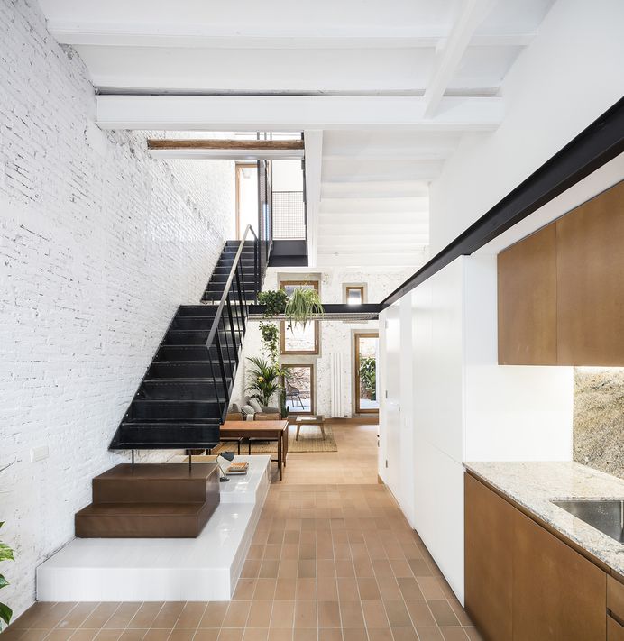 La Diana is a minimal space located in Barcelona, Spain, designed by CRÜ Studio