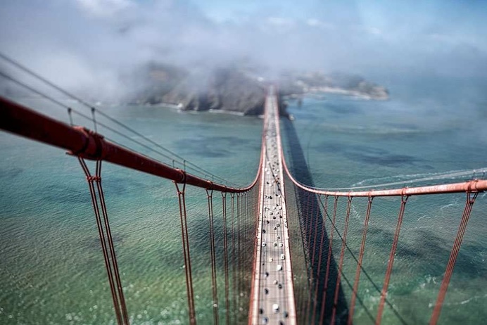 Christopher Michel Climbs To Top of Golden Gate Bridge To Take These Breathtaking Photos