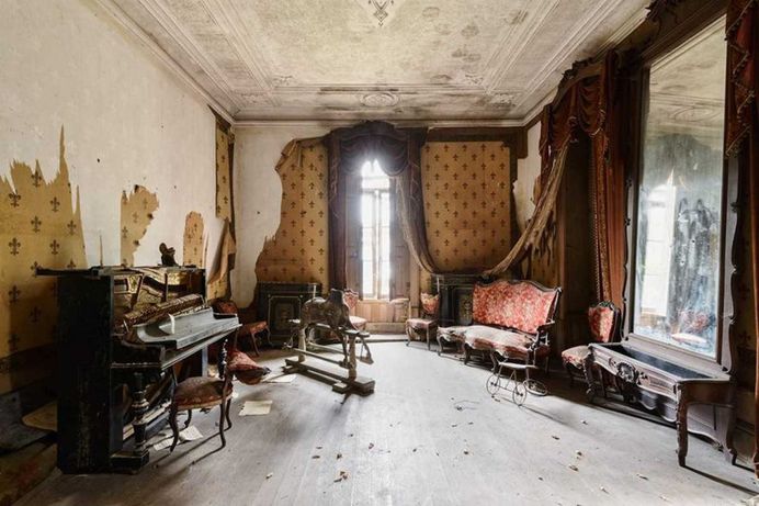 Nicola Bertellotti Explores Fascinating Abandoned Castles Across Europe