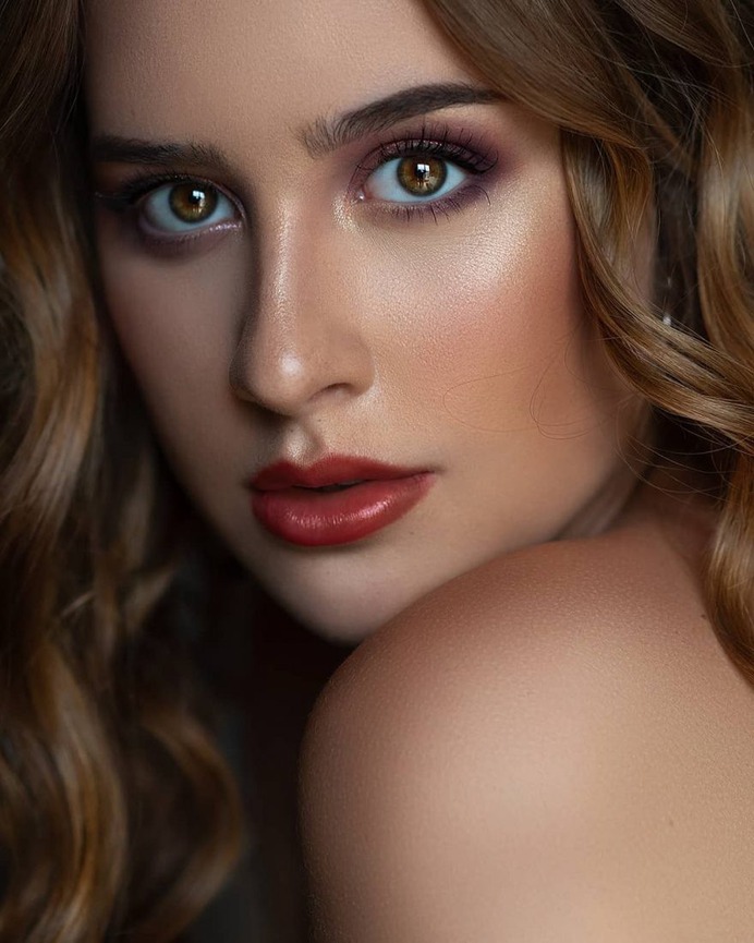 Awesome Lifestyle and Beauty Portrait Photography by Mona Strieder