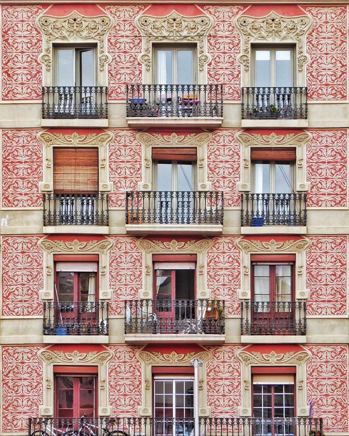The Beauty of Barcelona's Building Facades by Roc Isern