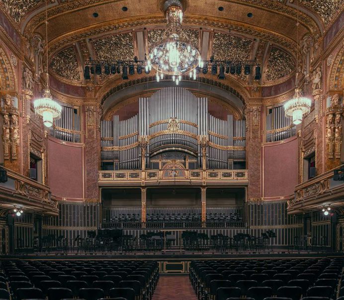Budapest, the Old Lady: Architectural Photographs by Ludwig Favre