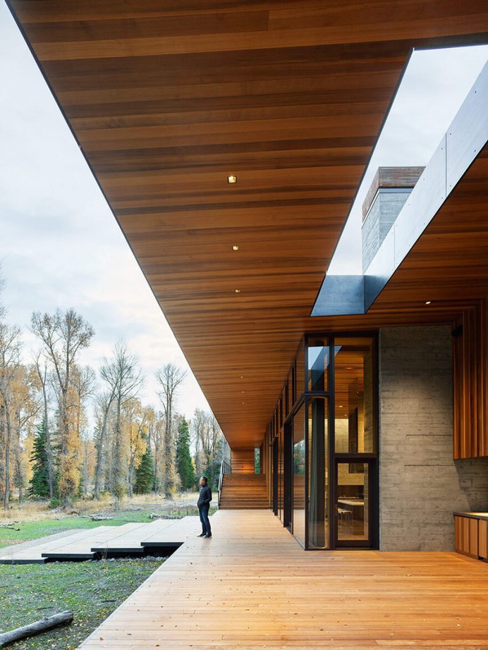 Riverbend House: A Modern Art Piece on the Banks of the Snake River