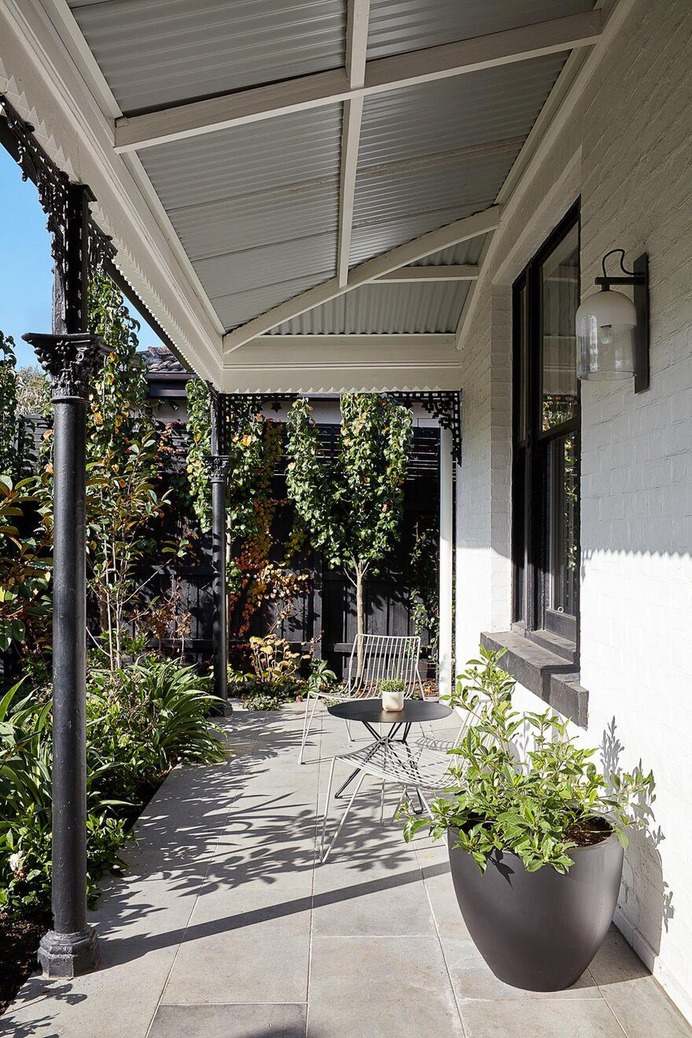 An Innovative Renovation and Extension of a Beautiful Federation Home