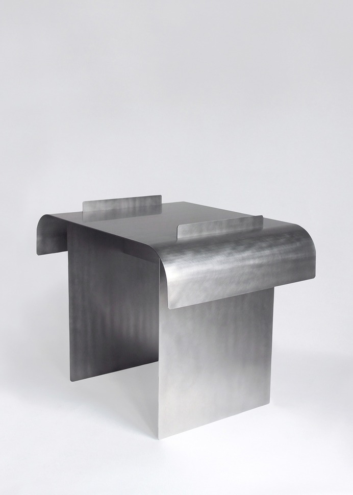 Bend Table by Maria Tyakina