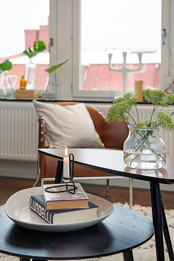 Living room, coffee tables,