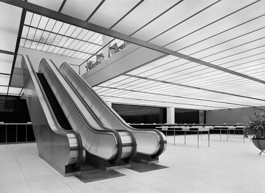 honover_screen_06.jpg (JPEG Image, 674 × 491 pixels) #1950s #interiors #gordon #architecture #bunshaft