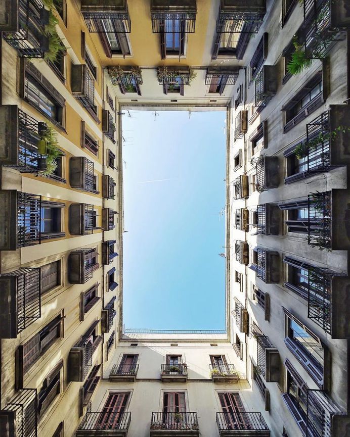The Beauty of Barcelona's Building Facades by Roc Isern