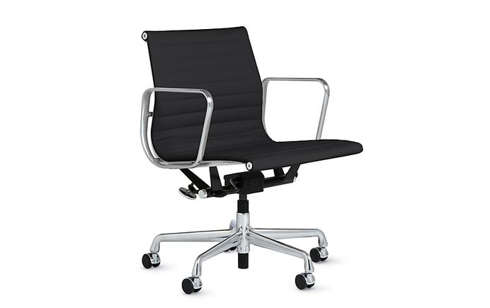 Eames® Aluminum Group Management Chair with Pneumatic Lift