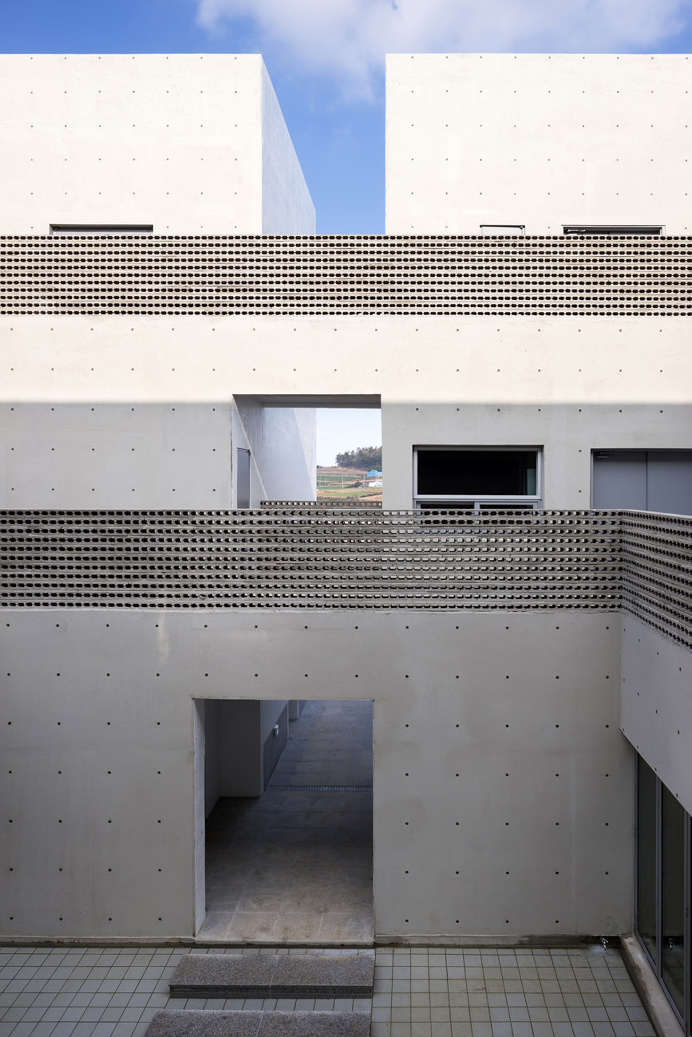 Korean Community Center minimal white architecture house building modern architect rextangle square korea