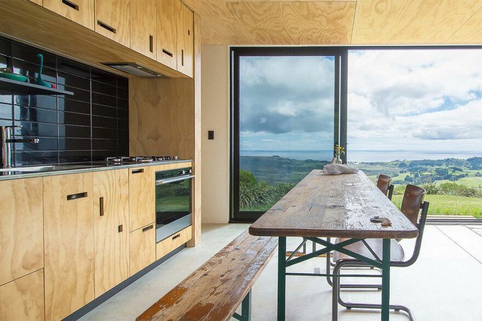 A Simple Structure in a Dominant Landscape: Paki Holiday House
