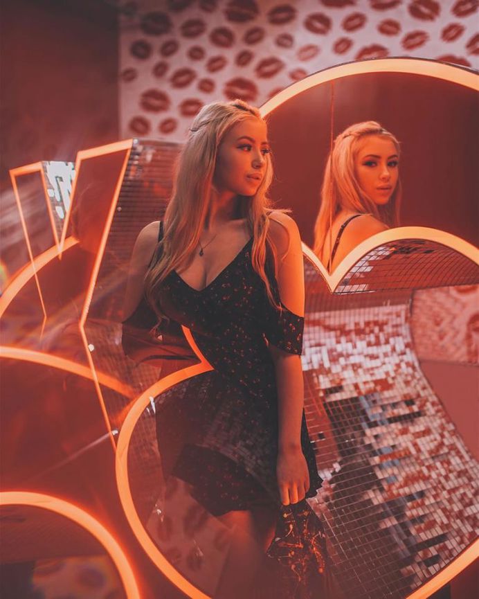 Tom Dewh stunning beauty, lifestyle and moody female portraits with neon light and reflections
