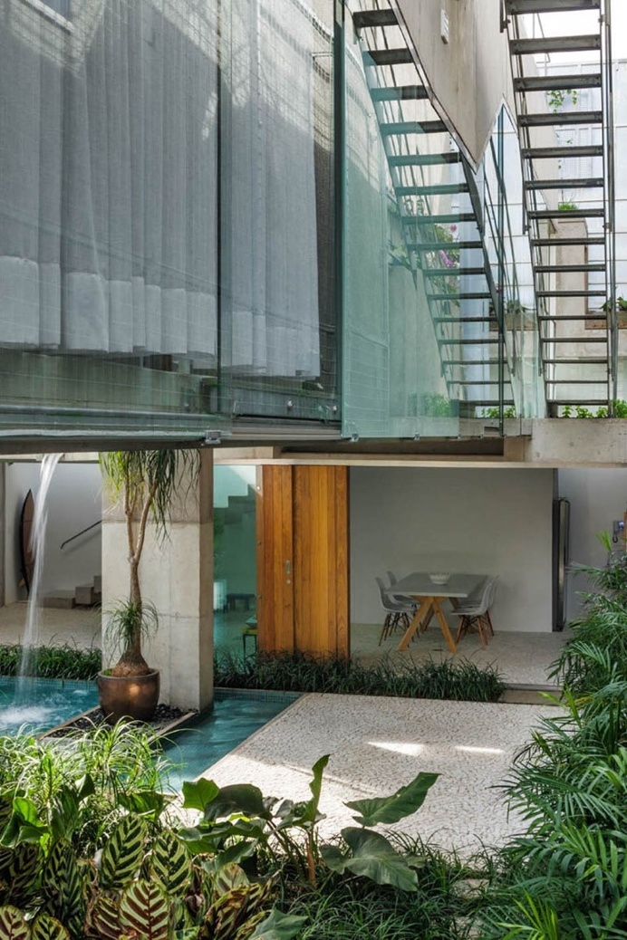 Concrete Weekend House