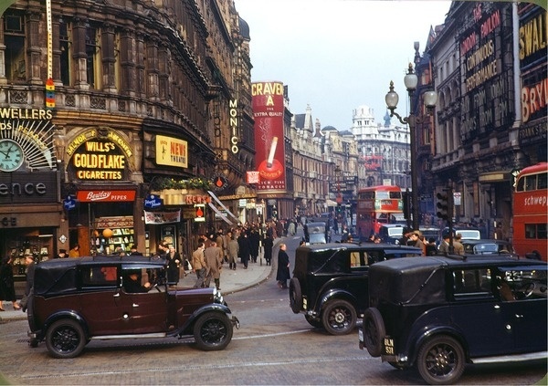 Shaftesbury Avenue from Piccadilly Circus, London (1949) #london #city #circus #photography #piccadilly #vintage #40s #street