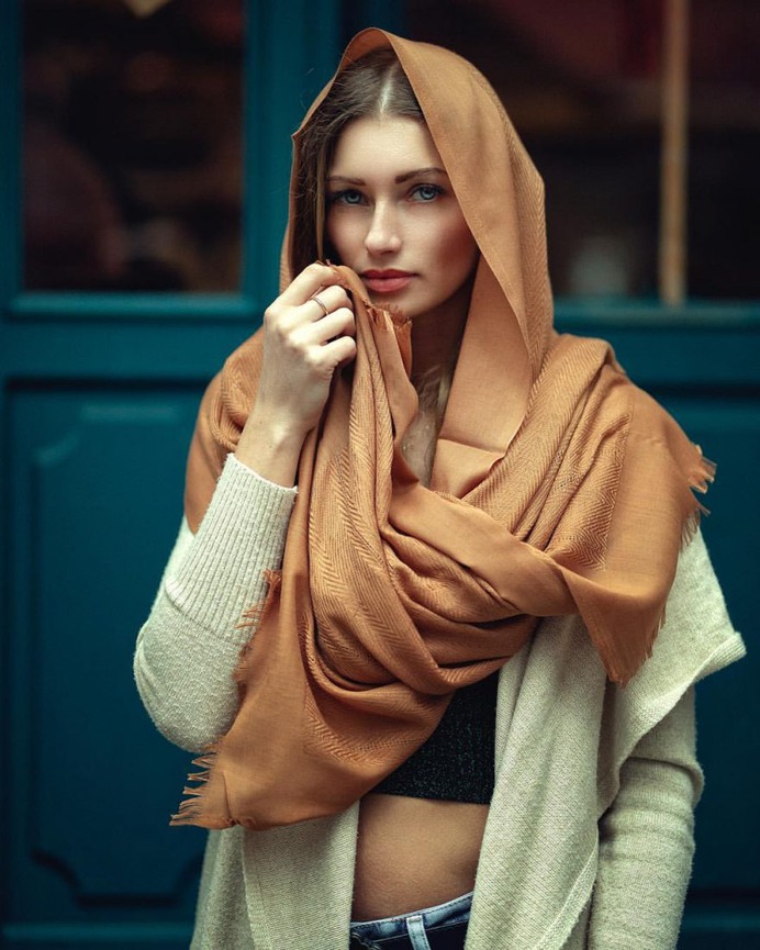 Gorgeous Beauty and Street Style Photography by Mutlu Anas