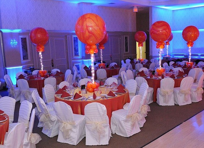 Valentine's Day Wedding Ideas: Theme Decor, Photobooth Props, Selfie Frames, And Balloon Decor!