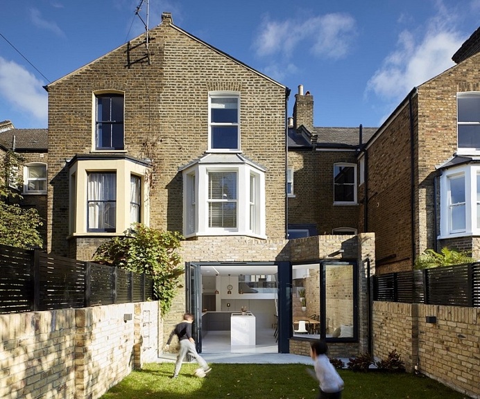 British House Completely Renovated by Scenario Architecture / Scenario House