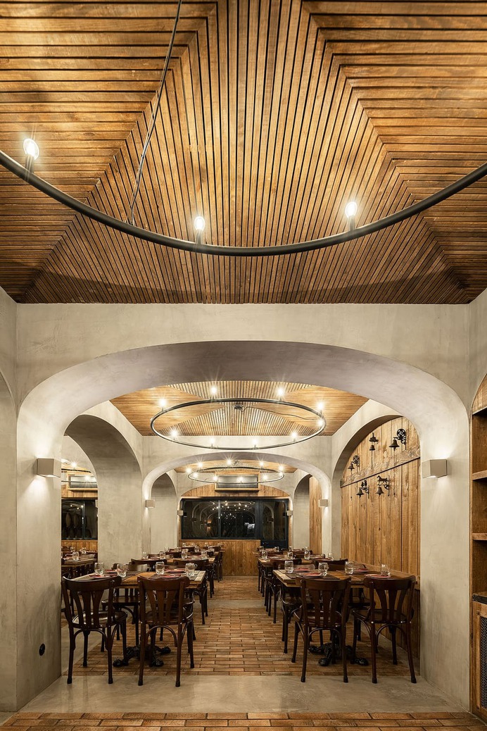 Restaurante Barril, A Restaurant Inspired in the Typical Portuguese Wineries