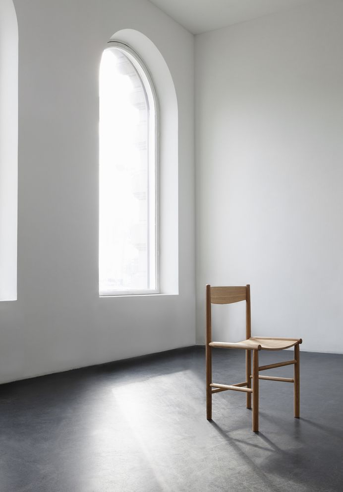 Akademia Chair by Kaksikko