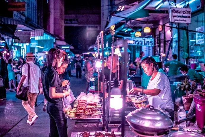 Bangkok Glow: Neon Street Photography by Xavier Portela