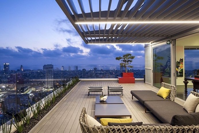 The Art Collector Penthouse / Pitsou Kedem