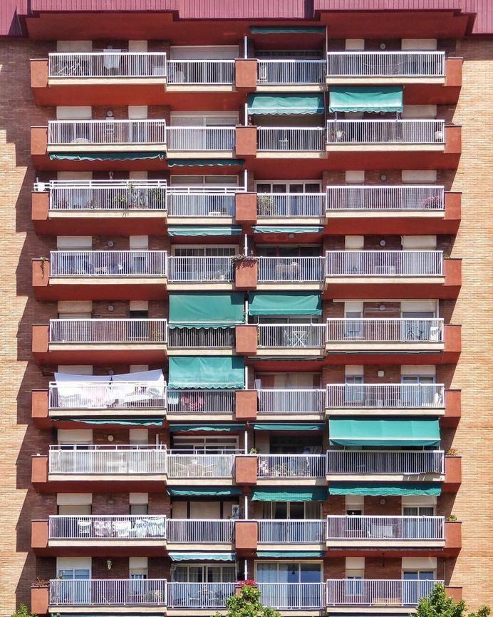 The Beauty of Barcelona's Building Facades by Roc Isern