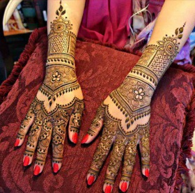 Floral and boxes Mehendi Design