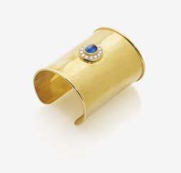 BANGLE WITH SAPPHIRE AND DIAMONDS