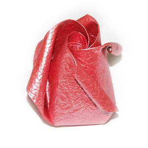 How to make a spiral origami rose paper flower (http://www.origami-flower.org/howto-origami-rose.php) #origami #rose #origamirose
