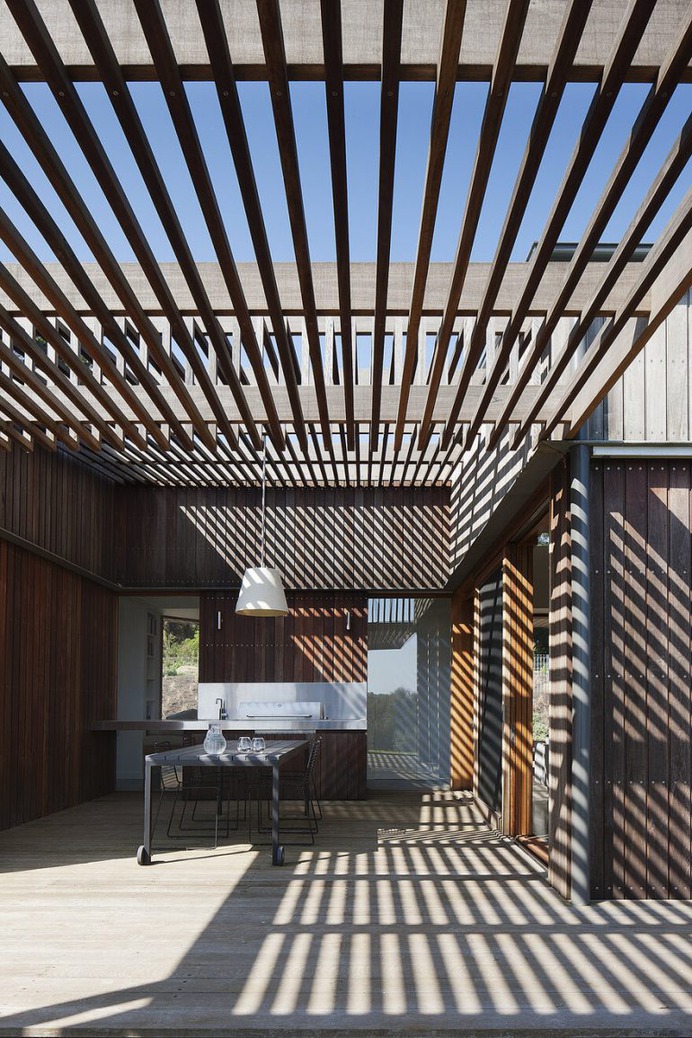 Main Ridge Rural House / Noxon Giffen Architects