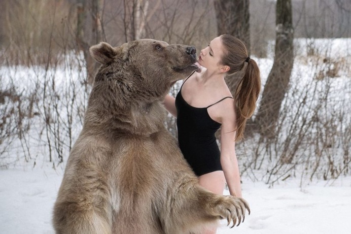 Olga Barantseva Captures Dreamlike Scenes With a 700-Kilogram Brown Bear