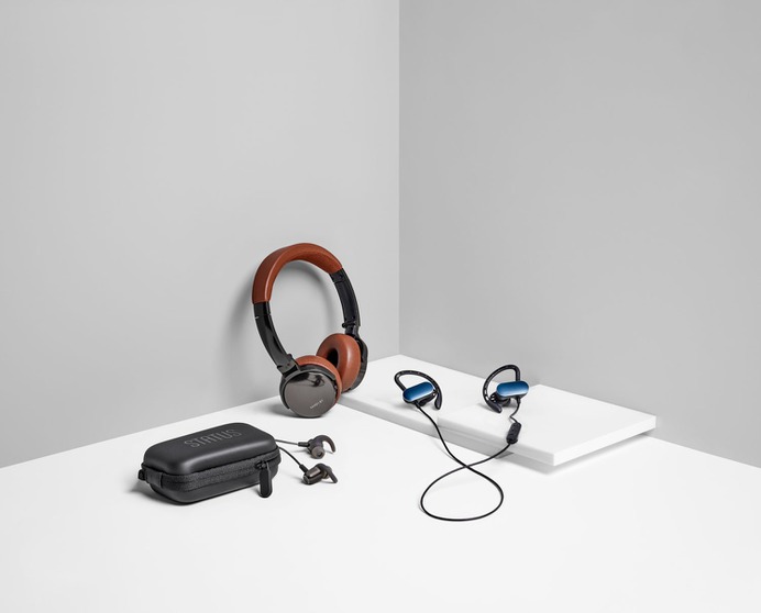 STATUS Audio minimalist headphones - Mindsparkle Mag Status Audio , found in 2014 Brooklyn – NY, produces high quality minimalist audio products. They believe that subtractive, timeless design inspires a better and more open-minded listening experience. #logo #packaging #identity #branding #design #color #photography #graphic #design #gallery #blog #project #mindsparkle #mag #beautiful #portfolio #designer