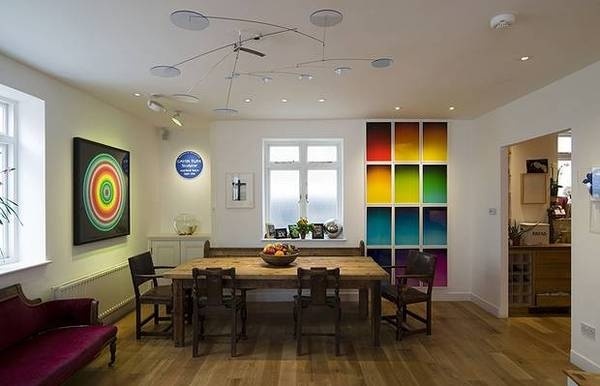 Light fantastic #shelves #colorful #dining