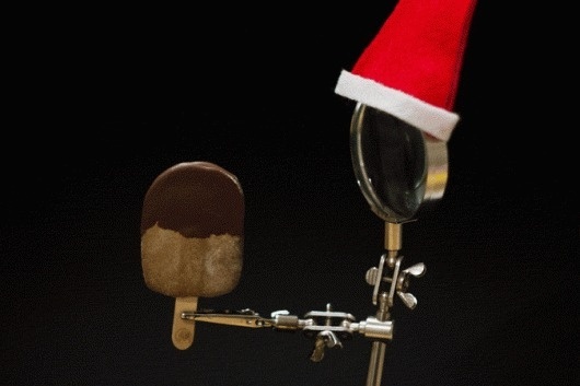 woameeislutscher.gif (GIF-Grafik, 675x450 Pixel) #studioastic #woame #gingerbread #animated #incentive #icecream #magnifier #christmas #gif #popsicle #loupe #ice #eislutscher