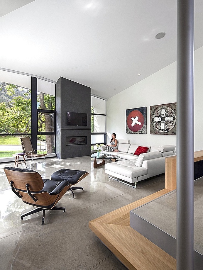 6th Street House is a Series of Physically and Visually Overlapping Forms and Spaces