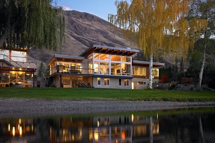 Modern and Bright House with Amazing View Over the Columbia River, Washington #architecture #modern