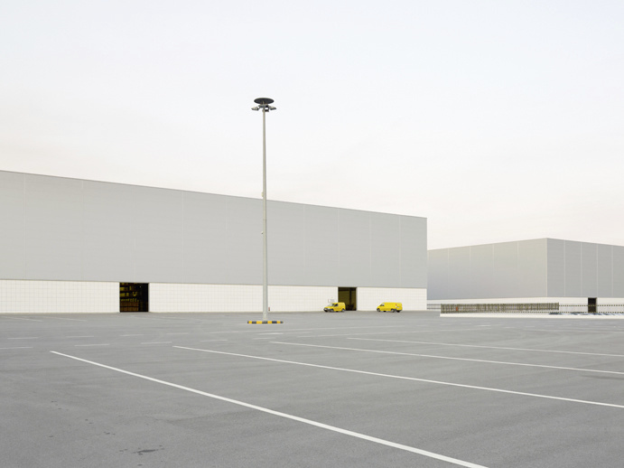 Henrik Spohler — In Between #minimalism #inspiration #photo #inspire #clean #white