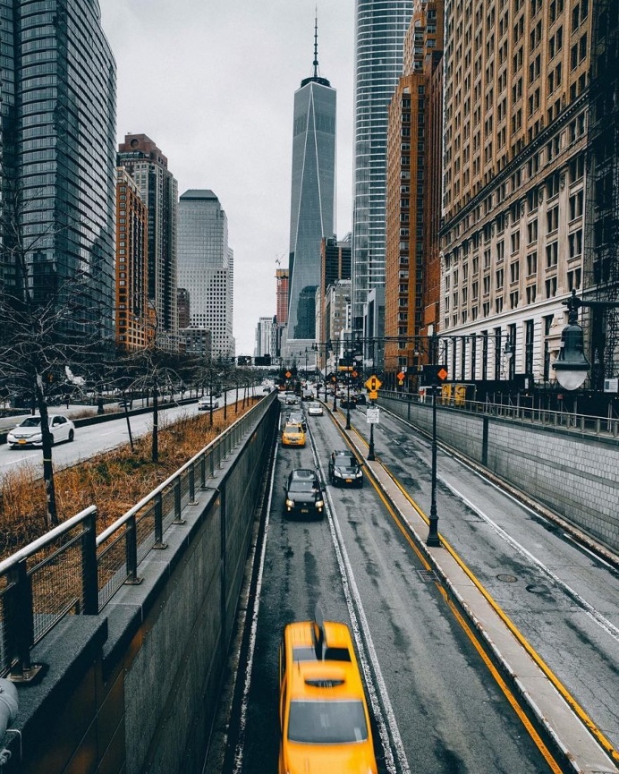 Vibrant Street Photographs of New York City by Henry Kornaros