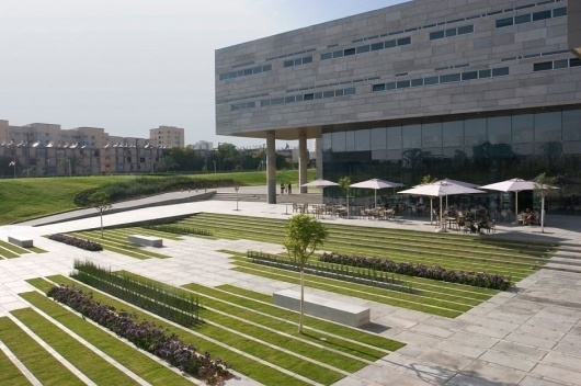 bg170111_01-940x626.jpg (940×626) #architecture #plaza #landscape