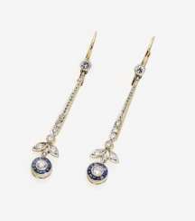 A PAIR OF DROP EARRINGS DECORATED WITH DIAMONDS AND SAPPHIRES
