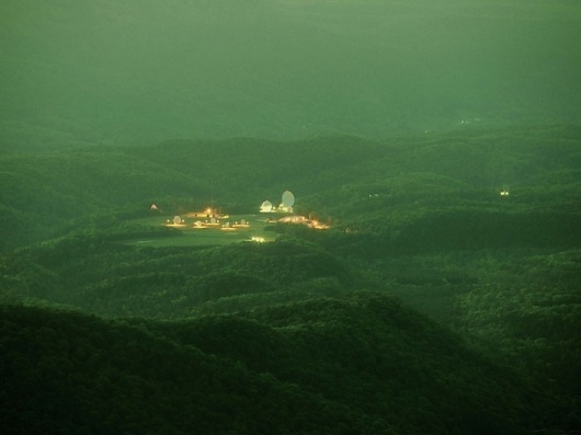 c70c25ee-9069-4115-ae2a-2978c181dca8--00000--trevor_paglen _09.jpg (JPEG Image, 720x540 pixels) #antenna #mountain #paglen #trevor #photography #forest