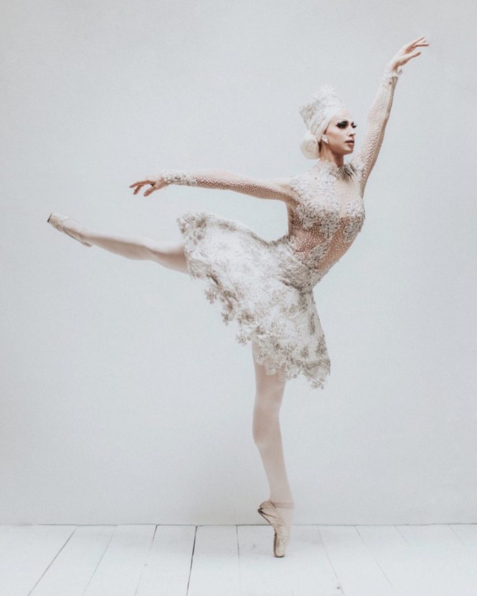 Breathtaking and Elegant Portraits of Ballet Dancers by Karolina Kuras